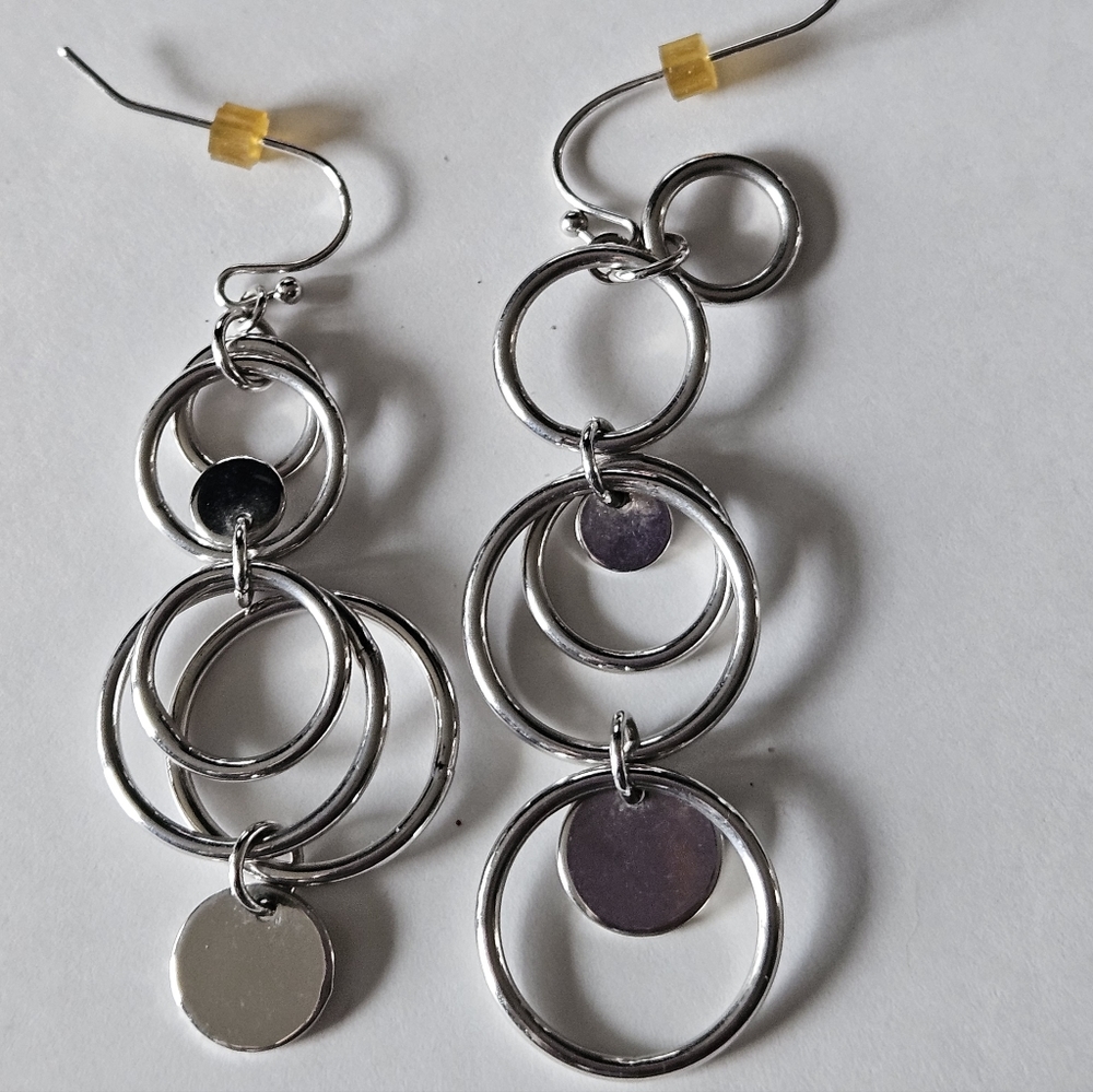 Silvertone Interlocking Circle Dangle Earrings. 2… - image 1